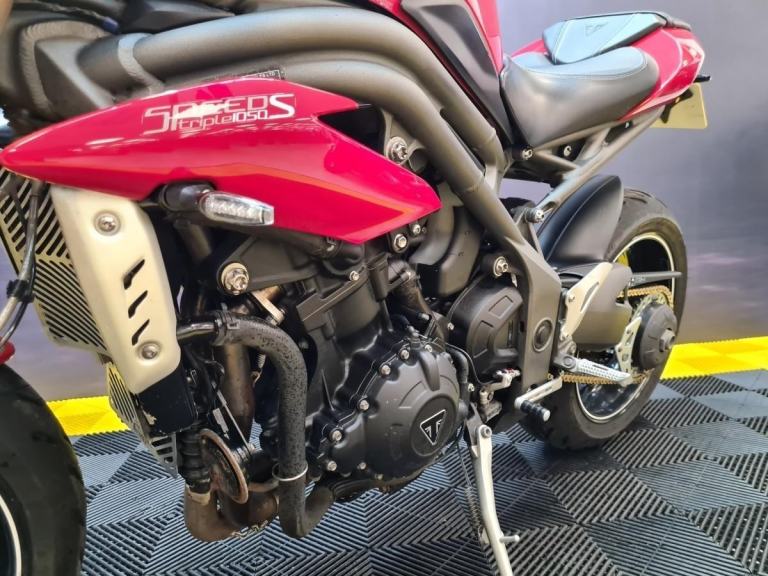 Triumph Speed Triple S 1050 Red