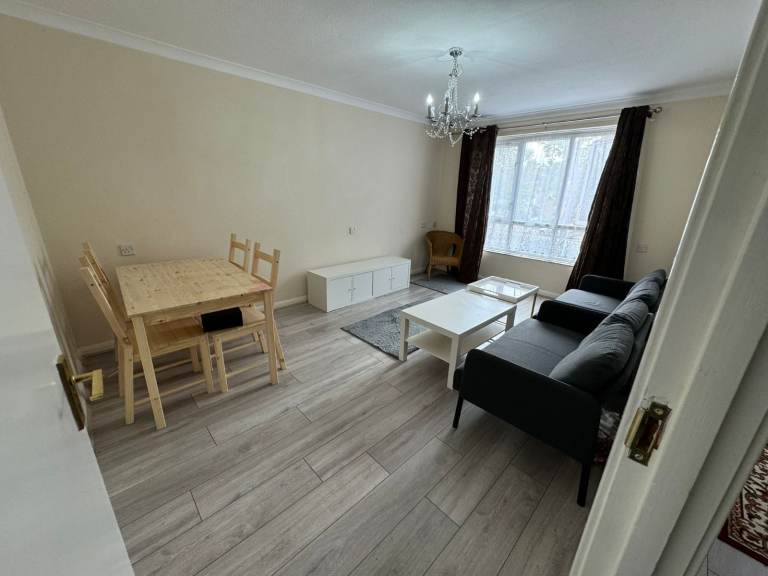 Spacious 1-Bedroom Flat in Dagenham