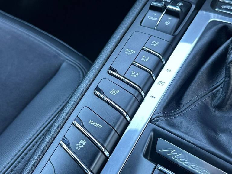 2018 Porsche Macan 2.0T SUV 5dr Petrol PDK 4WD Euro 6 (s/s) (252 ps) ESTATE Petrol Automatic