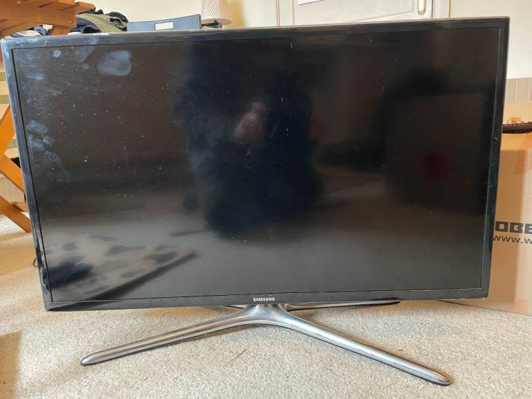 Samsung Smart TV: UE32F6400 with stand, BT set-top box, controls and an Amazon dongle - collect only