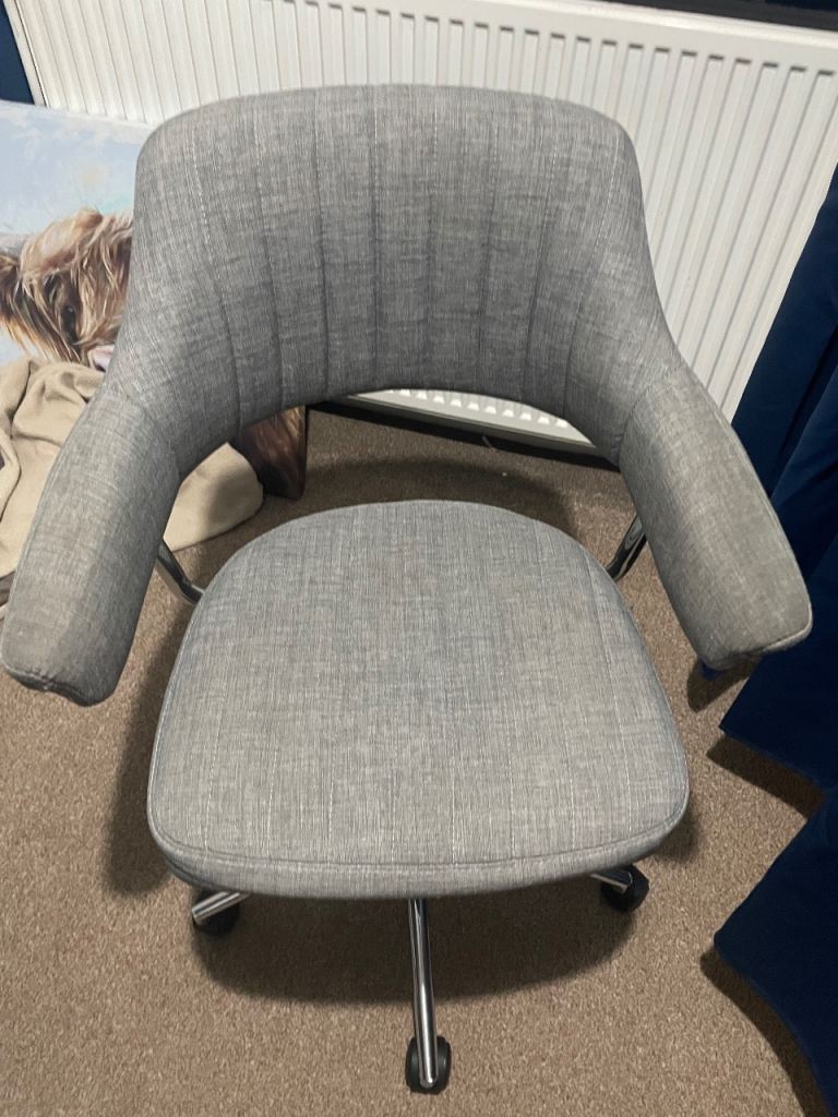 Comfortable Grey Fabric Office Chair with Arms – GOOD Condition