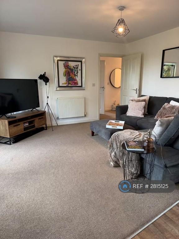 2 bedroom flat in Fulmar House, Uxbridge, UB10 (2 bed) (#2815125)