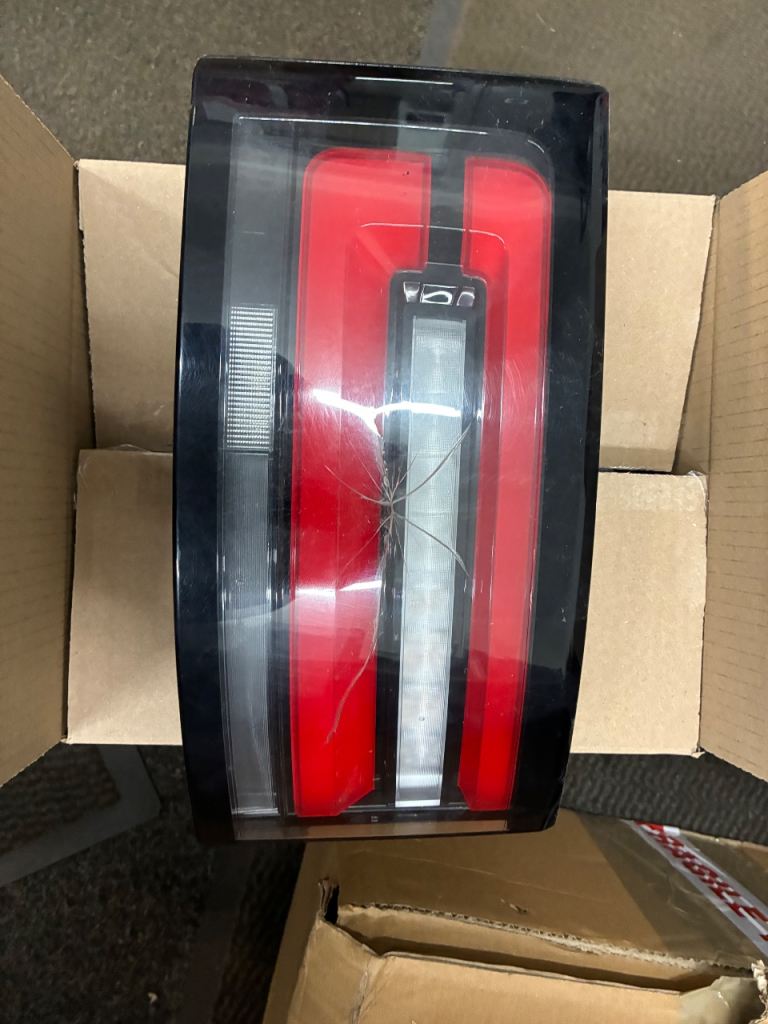 2020 LAND ROVER DISCOVERY HSE LUX O/S/R INNER LAMP UNIT [damaged]