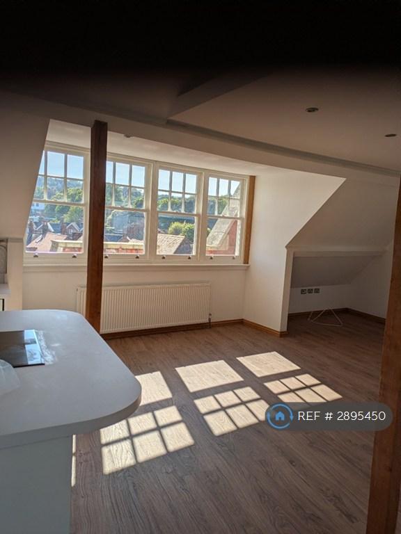 2 bedroom flat in Dalton Road, Eastbourne, BN20 (2 bed) (#2895450)