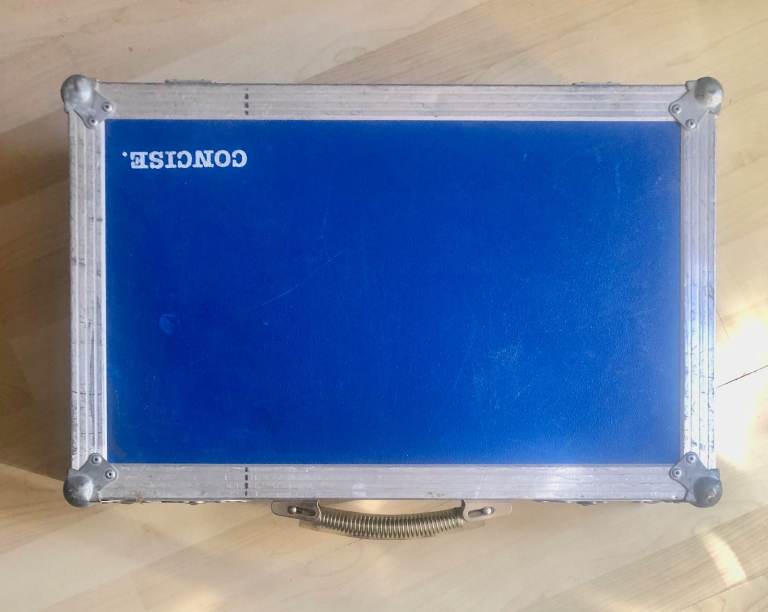 HEAVY DUTY PRO FLIGHT CASE FOR EFFECTS, CABLES, MICS OR MIXER ETC