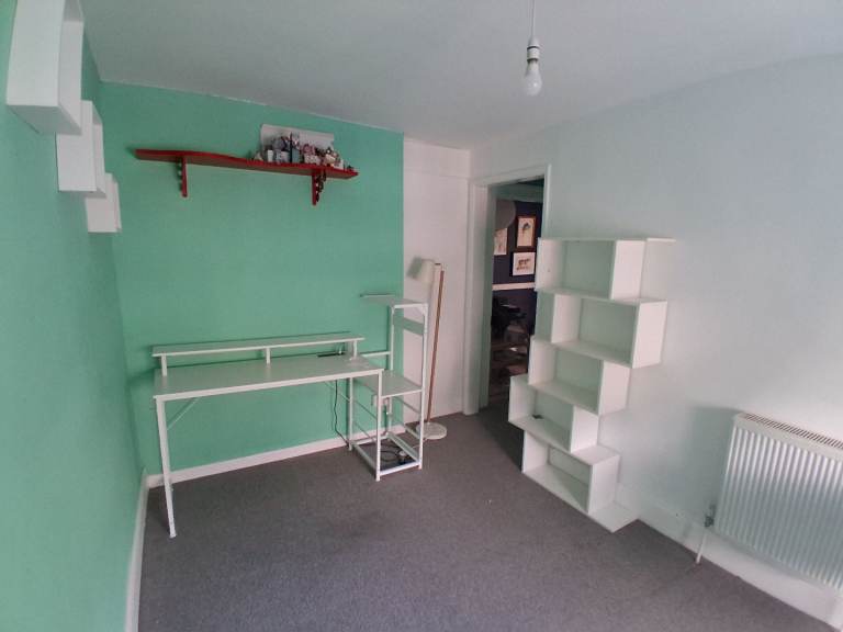 Double Room for Lodger in Shared Seaside Flat