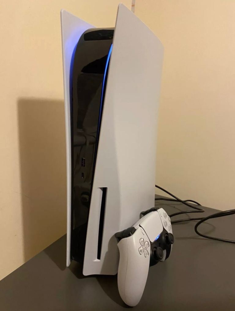 PS5 Disc Edition – 825GB – Excellent Condition