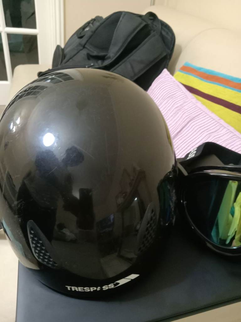 Trespass Winter Ski Helmet and goggles 