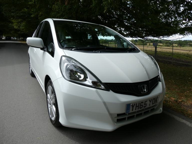 image for 2015 Honda Jazz 1.4 i-VTEC ES Plus Hatchback 5dr Petrol CVT Euro 5 (99 ps) Hatchback Petrol Autom...