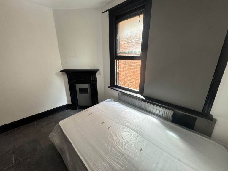 Furnished EN-suite to rent in - NW10