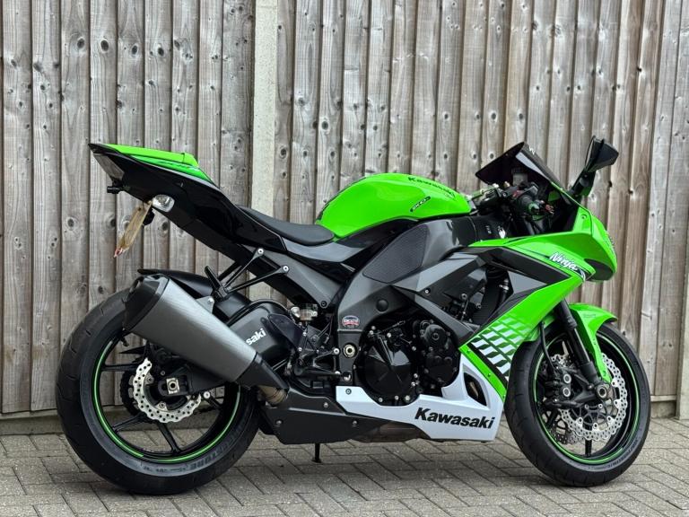 KAWASAKI NINJA ZX10R ANNIVERSARY EDITION 2011 (11) SUPER SPORT + 8,500 MILES 