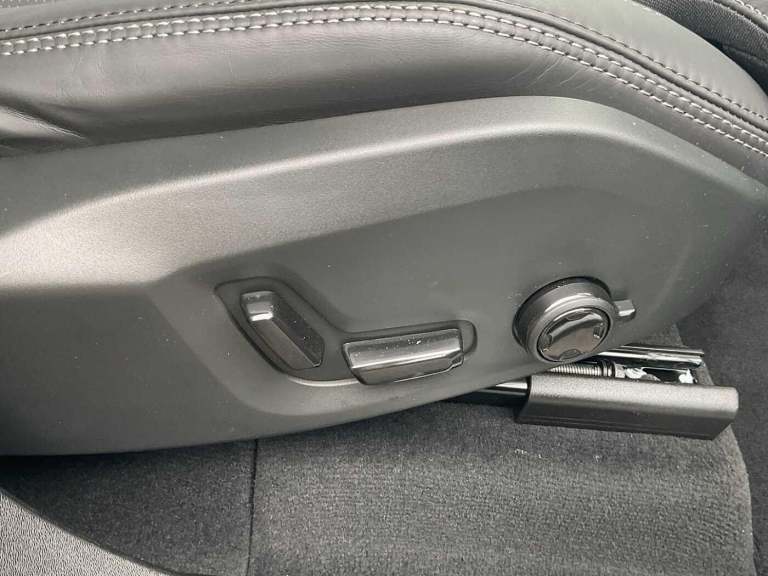 2025 Volvo XC90 Ultra, T8 AWD Plug-in hybrid, Electric/Petrol, Bright, 7 Seats ESTATE Petrol/Elec...