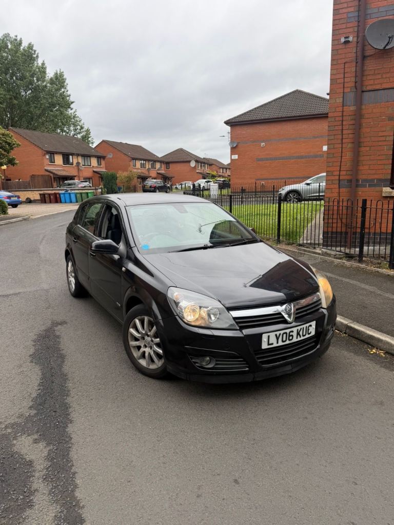 Vauxhall Astra LY06 KUC Black Hatchback auto