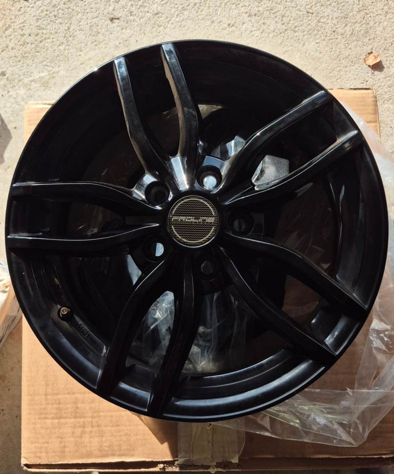 Black Alloy 16 inch wheels