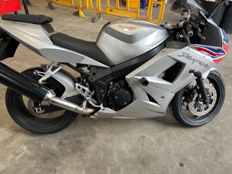 Triumph, DAYTONA, 2004, 599 (cc)