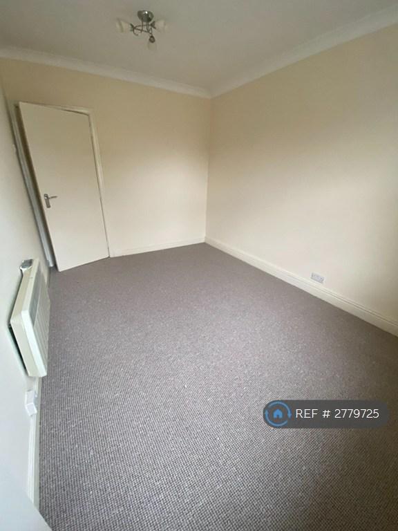 1 bedroom flat in Radcliffe Court, Harrogate, HG2 (1 bed) (#2779725)