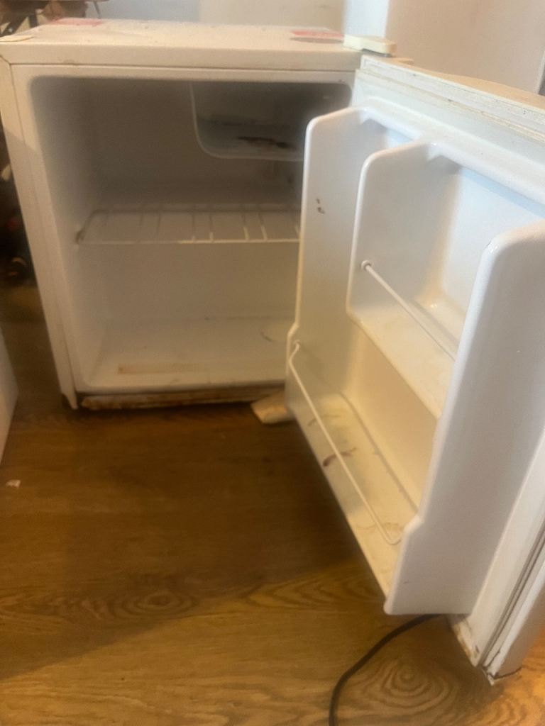 Countertop refrigerator - for spares or repair
