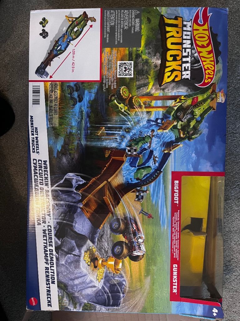 Hot wheels monster trucks play set 