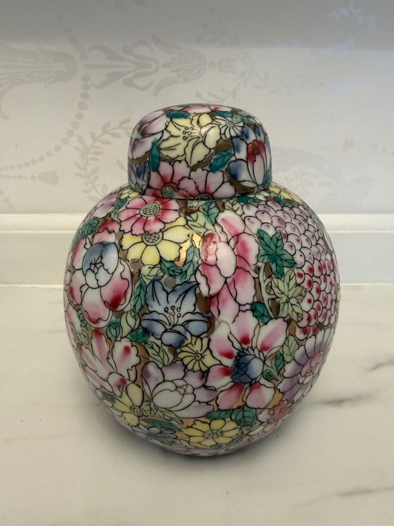 Vintage Chinese Porcelain Ginger Jar Mille Fleur  Thousand Flowers Style.