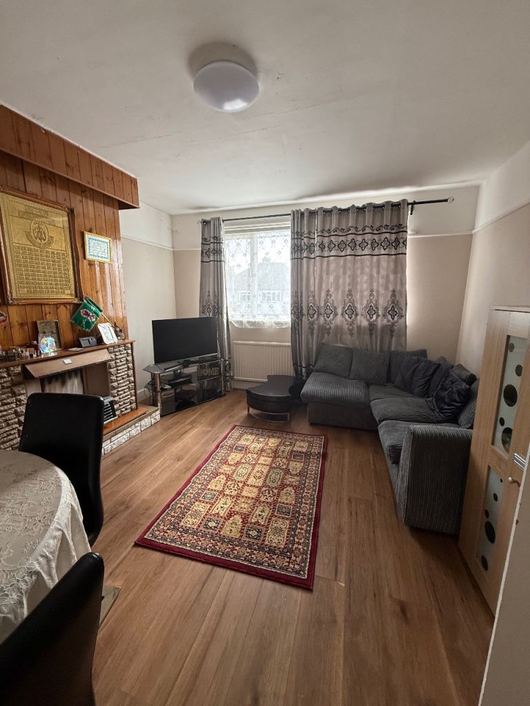 Spacious 2 bedroom maisonette with garden 