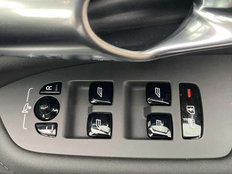 2025 Volvo XC90 Ultra, T8 AWD Plug-in hybrid, Electric/Petrol, Bright, 7 Seats ESTATE Petrol/Elec...