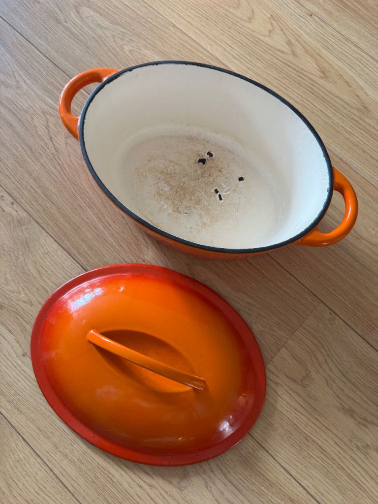 FREE Le Crueset style (chipped) 