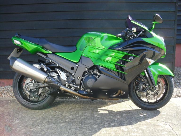 +++ DEPOSIT TAKEN +++ KAWASAKI ZZR1400 2300 MILES , AKRAPOVIC'S , 