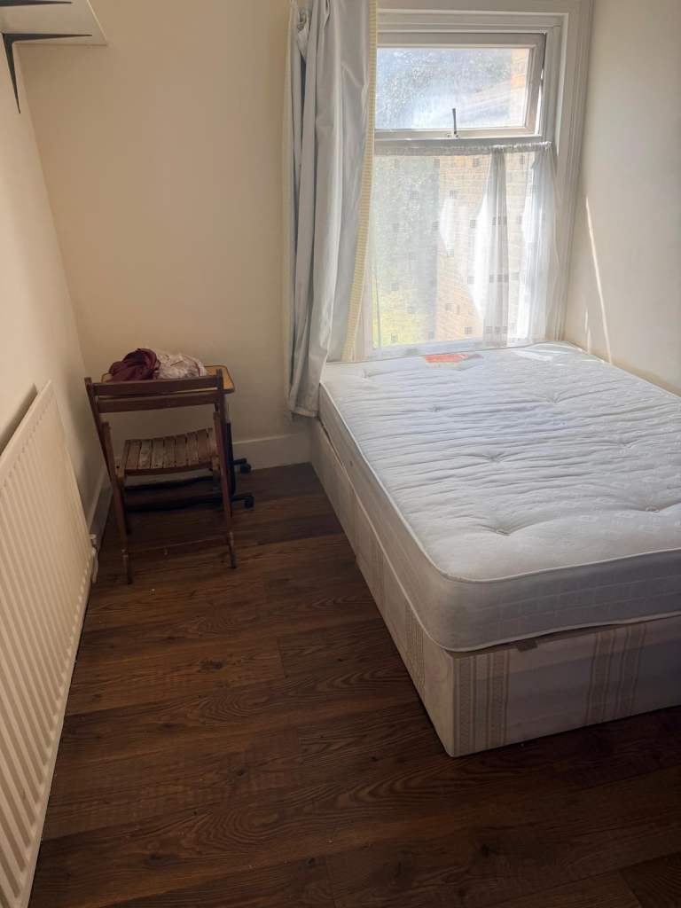 Double Room for Rent in Hounlow Central Near 1 Minute Walk from High Street Upton Road