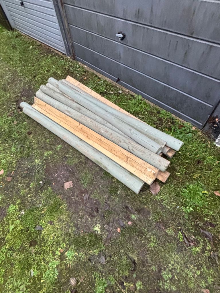 Rolled (half round) wood timber for fence or cladding (x20)