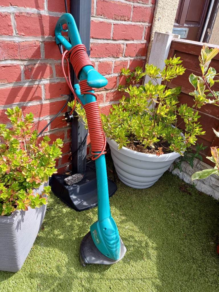 BOSCH EASYTRIM GARDEN STRIMMER £20 NO OFFERS DARWEN BB3 0DU OR BOLTON BL3 2JP 