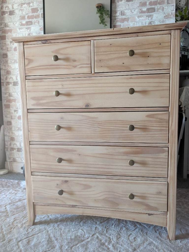 Stunning Julian Bowen Pine Chest of Drawers – Good Condition