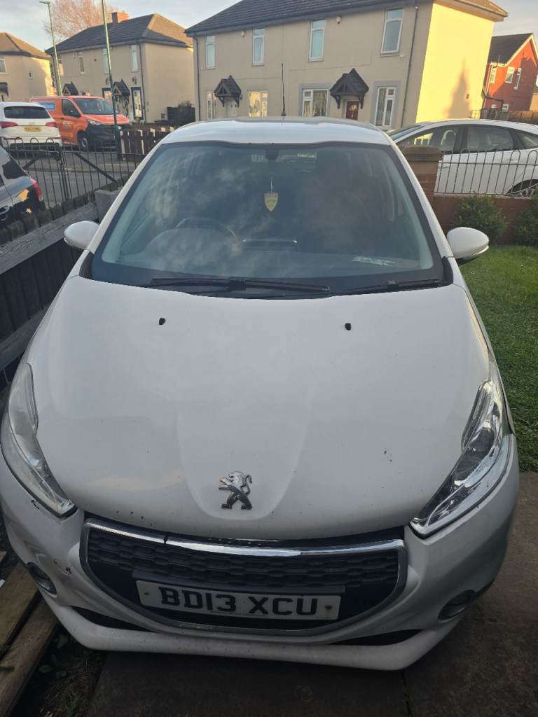 Peugeot 208 long MOT