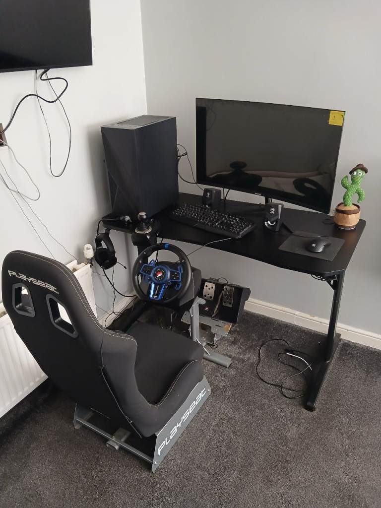 Gaming pc with curve TV bucket seats tesktop