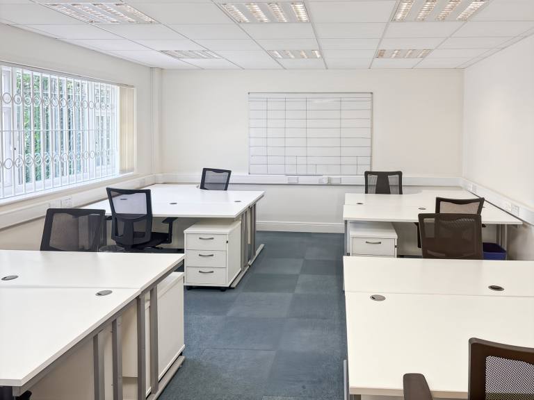 Coventry - CV1 2AQ \ Shared Office Space with Flexible Terms
