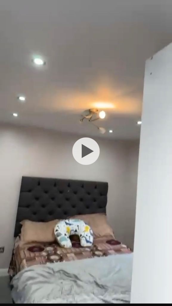 Sharing room available 