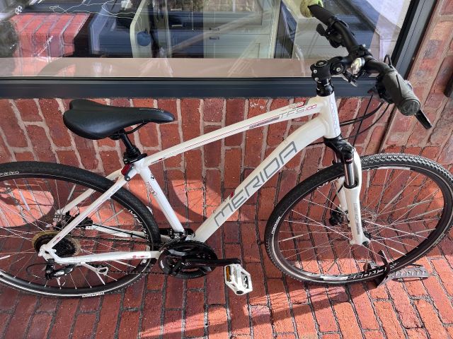Merida Crossway TFS 100 Hybrid Bike – White, Good Condition | in