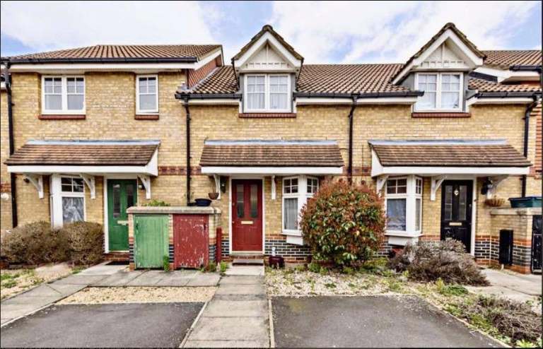 2 double Bed furnished House with private garden, Garrison Close, TW4 5EZ
