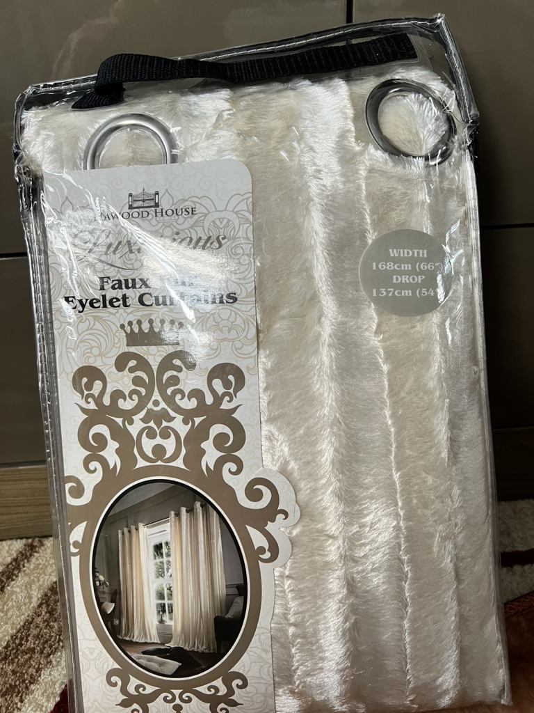 Hawood House Luxurious Eyelet Curtains fur Cream