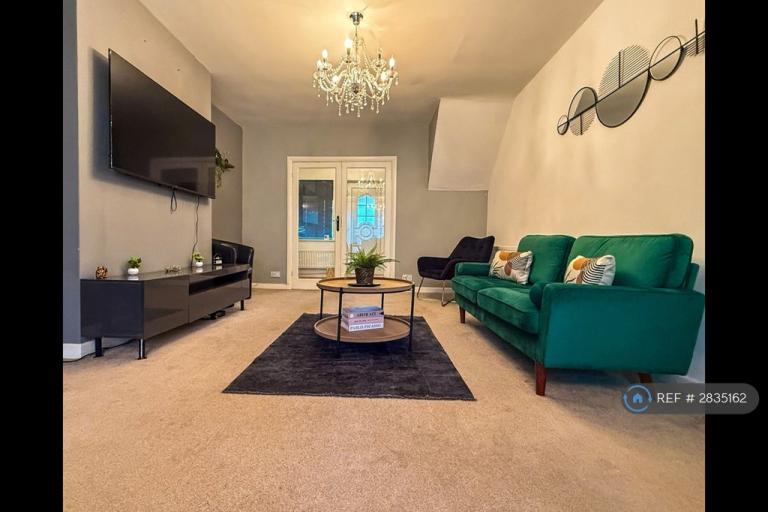 3 bedroom house in Middlemist Grove, Birmingham, B43 (3 bed) (#2835162)