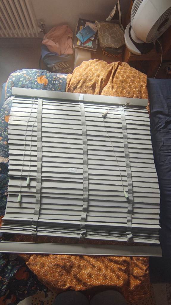 2 free grey blinds