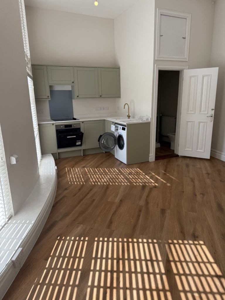 1st floor flat to rent in NR34 for £695 pm 