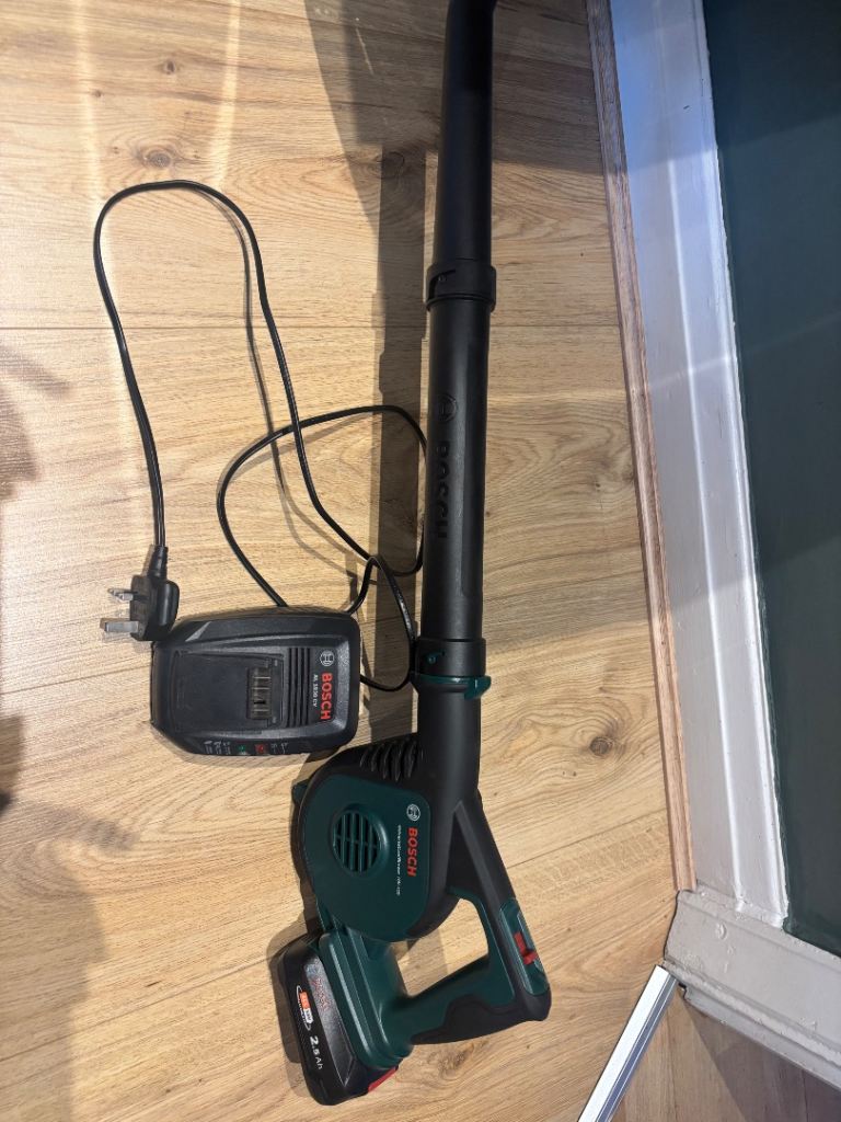 image for Bosch leaf blower with battery