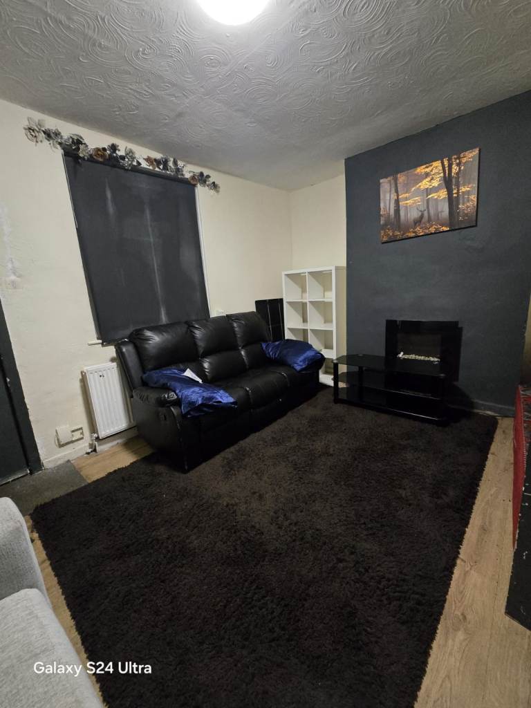 2 Bedroom House Rochdale, Manchester George st,near Milkstone Rd/town centre/trainstation