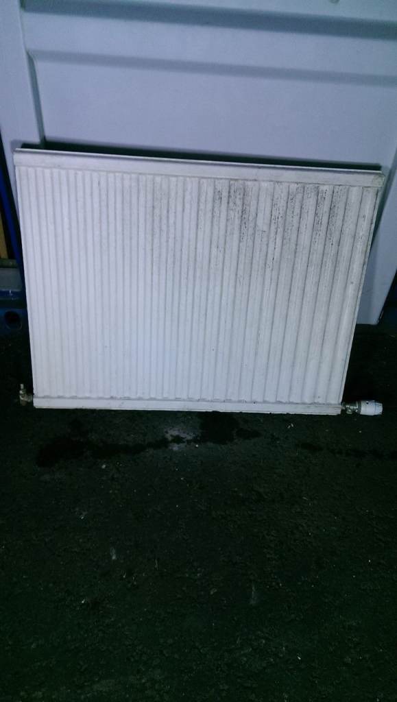 1980s Cast Metal 1000mm Double Panel Radiator & TRV