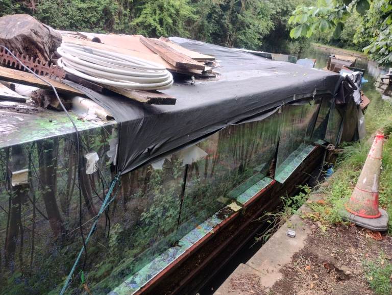 Old Narrowboat Shell – Project Boat for Renovation