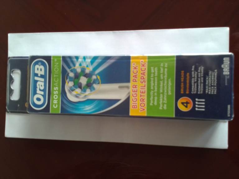 4 Oral-B Crossaction Brush Heads.