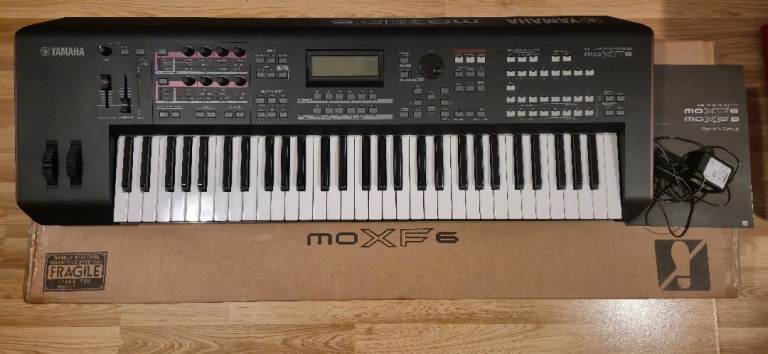 Yamaha MOXF6 Synthesizer Workstation