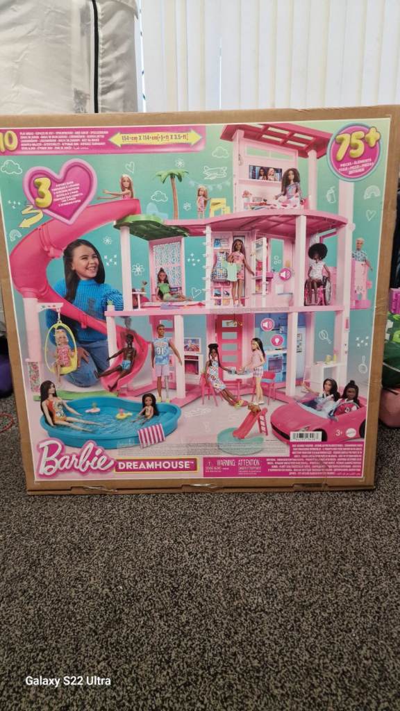 Barbie dream house 