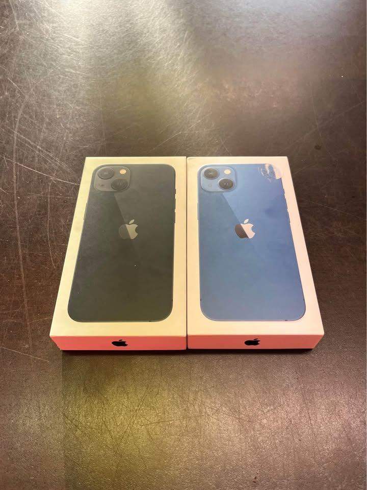 iPhone 13 128gb unlocked mint condition with warranty