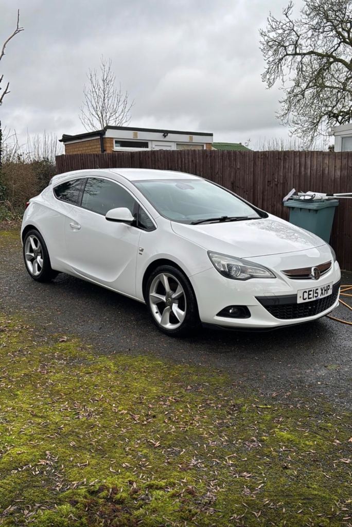 Vauxhall, GTC, Hatchback, 2015, Manual, 1956 (cc), 3 doors